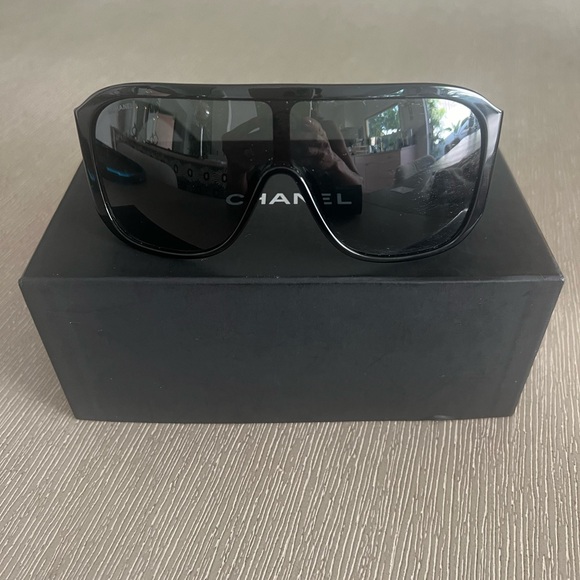 CHANEL Acetate Crystal CC shield sunglasses CH5466B Blk Sheen - Picture 2 of 10